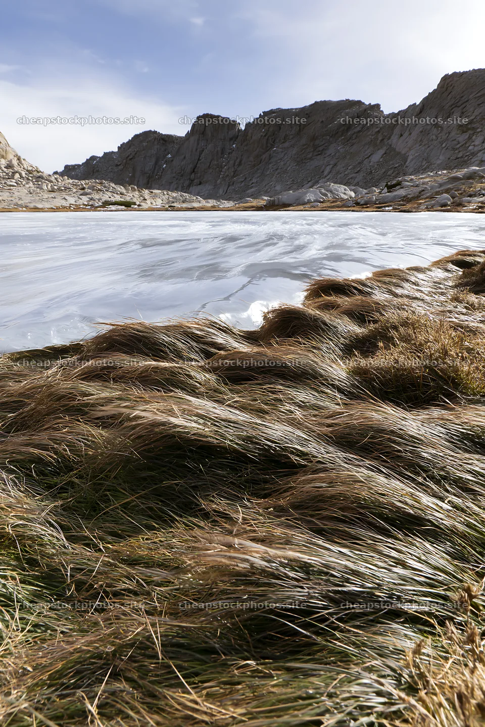 Frozen tarn meadow with grass and mountains in the background – stock photos 6480x9722