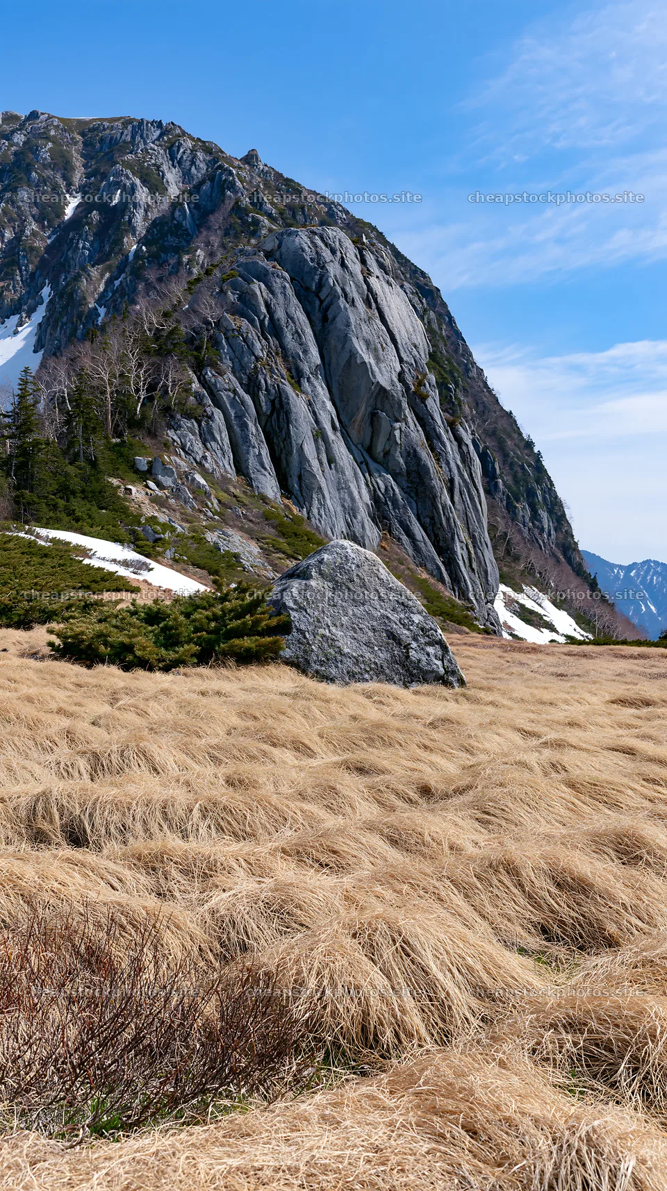 Nagano drought resilient meadow granite boulder – stock photos 5938x10608