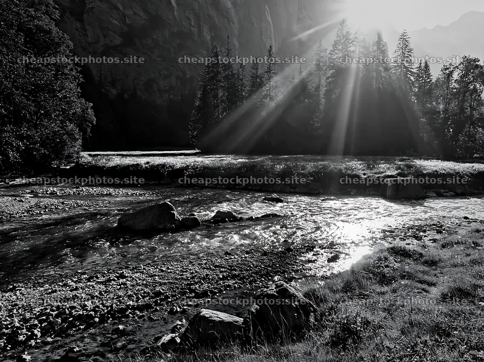 Light rays in Lauterbrunnen Valley over a flowing river – stock photos 9174x6866