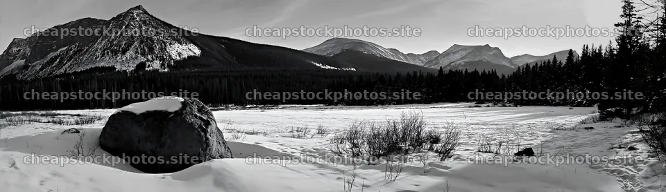 Snowy Rocky Mountain Park meadow with mountains in black and white – stock photos 14762x4268