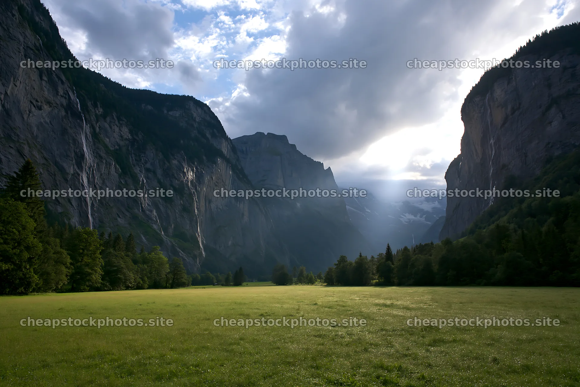 Lauterbrunnen Valley meadow light rays create dramatic landscape – stock photos 9722x6480